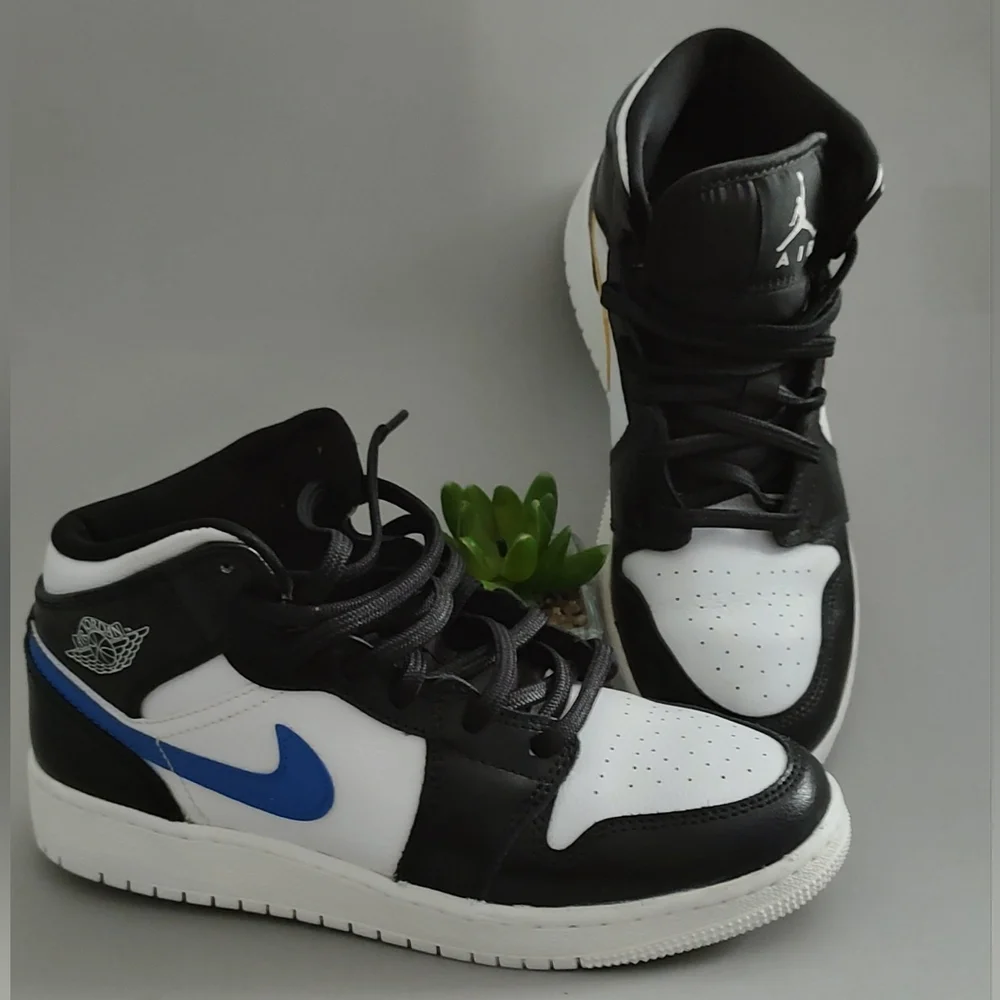 Air Jordan 1 mid multicolor Swoosh  Size 5 Y Leather Sneakers Wings logo